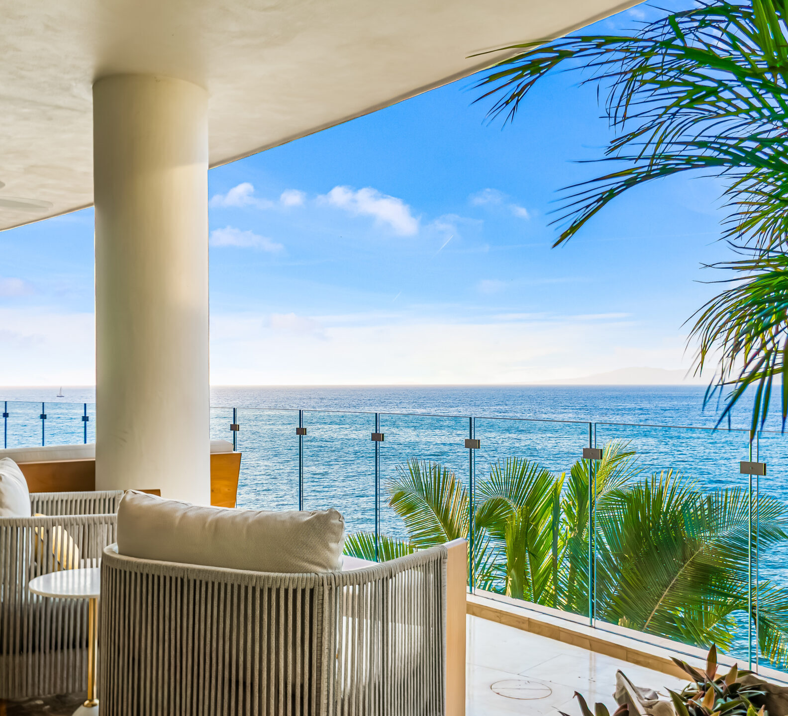 SDM Arco Major 4-28 Comfortable wicker chairs positioned beside a glass-railed terrace overlooking the ocean. Bedroom with Terrace Access
